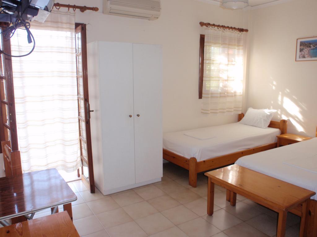 Vazakas Rooms Mytilíni Exterior foto